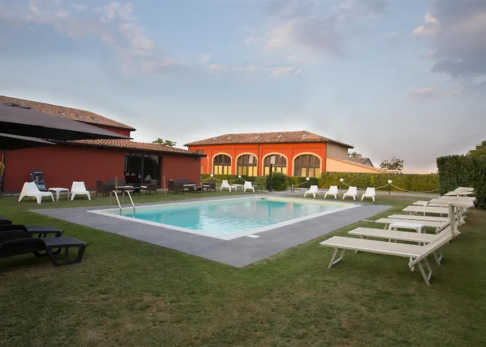 Corte Di Frara מלון דירות פארמה