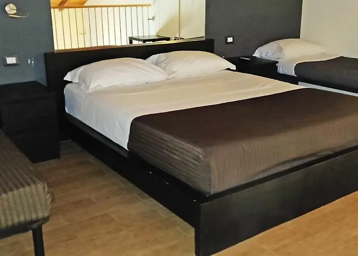 Corte Di Frara מלון דירות פארמה