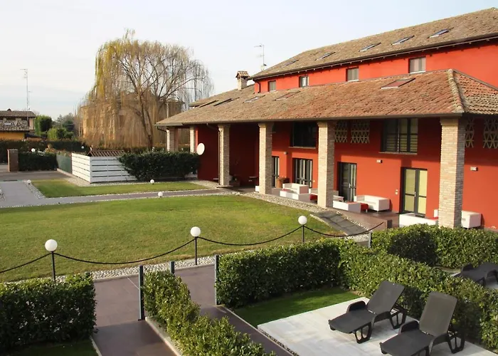 Corte Di Frara Aparthotel 4*