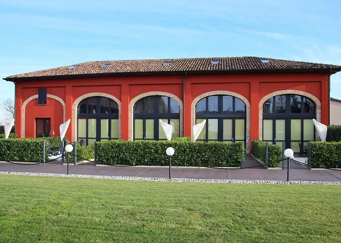 Corte Di Frara Aparthotel 4*